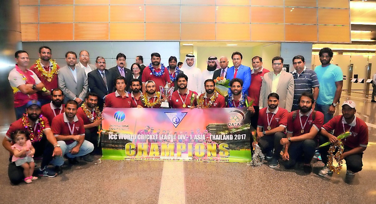 Members and officials of Qatar cricket team pose for a group photo along with the top QRHCF officials at the Hamad International Airport on Tuesday.