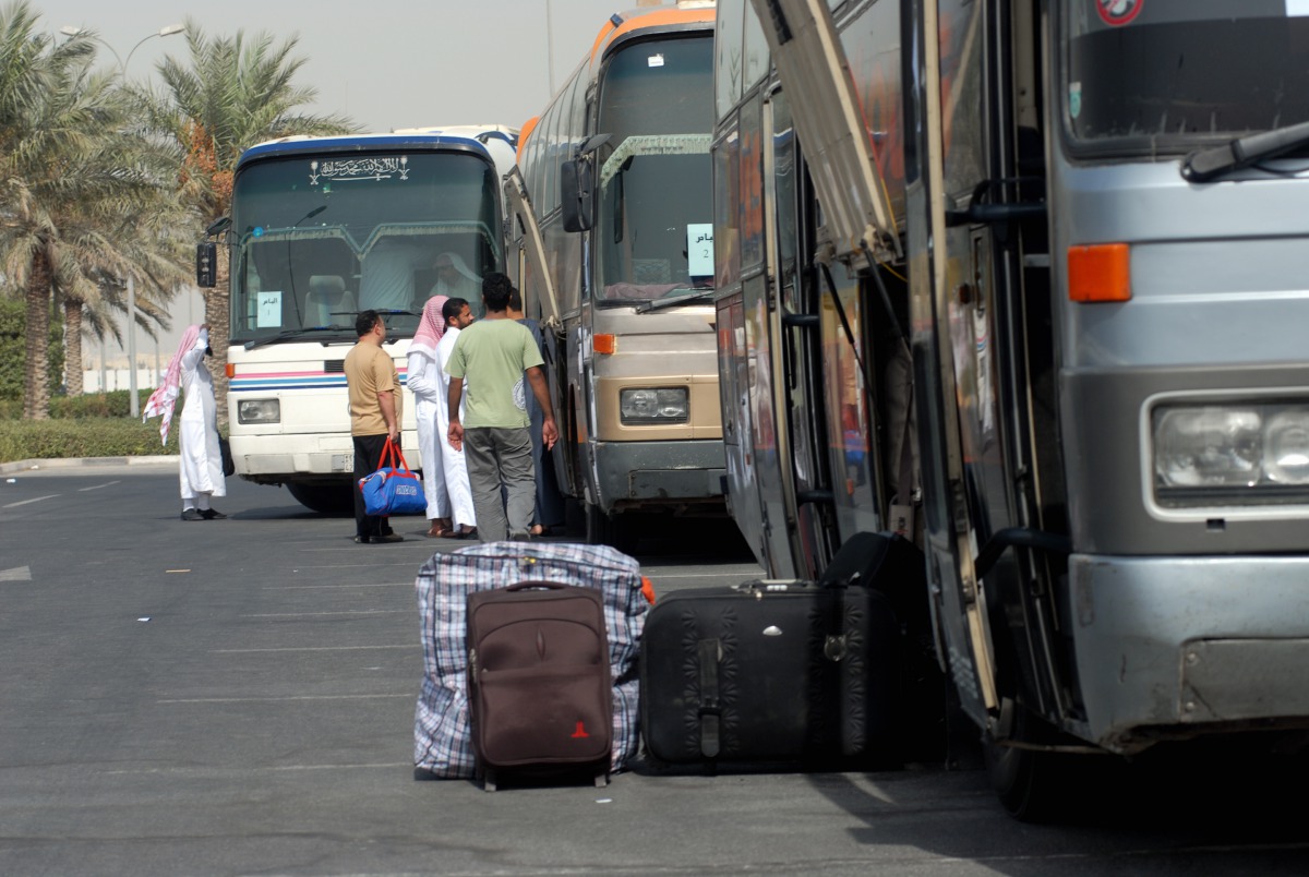 People board buses before their departure for Umrah. (File photo / The Peninsula / Abdul Basit)