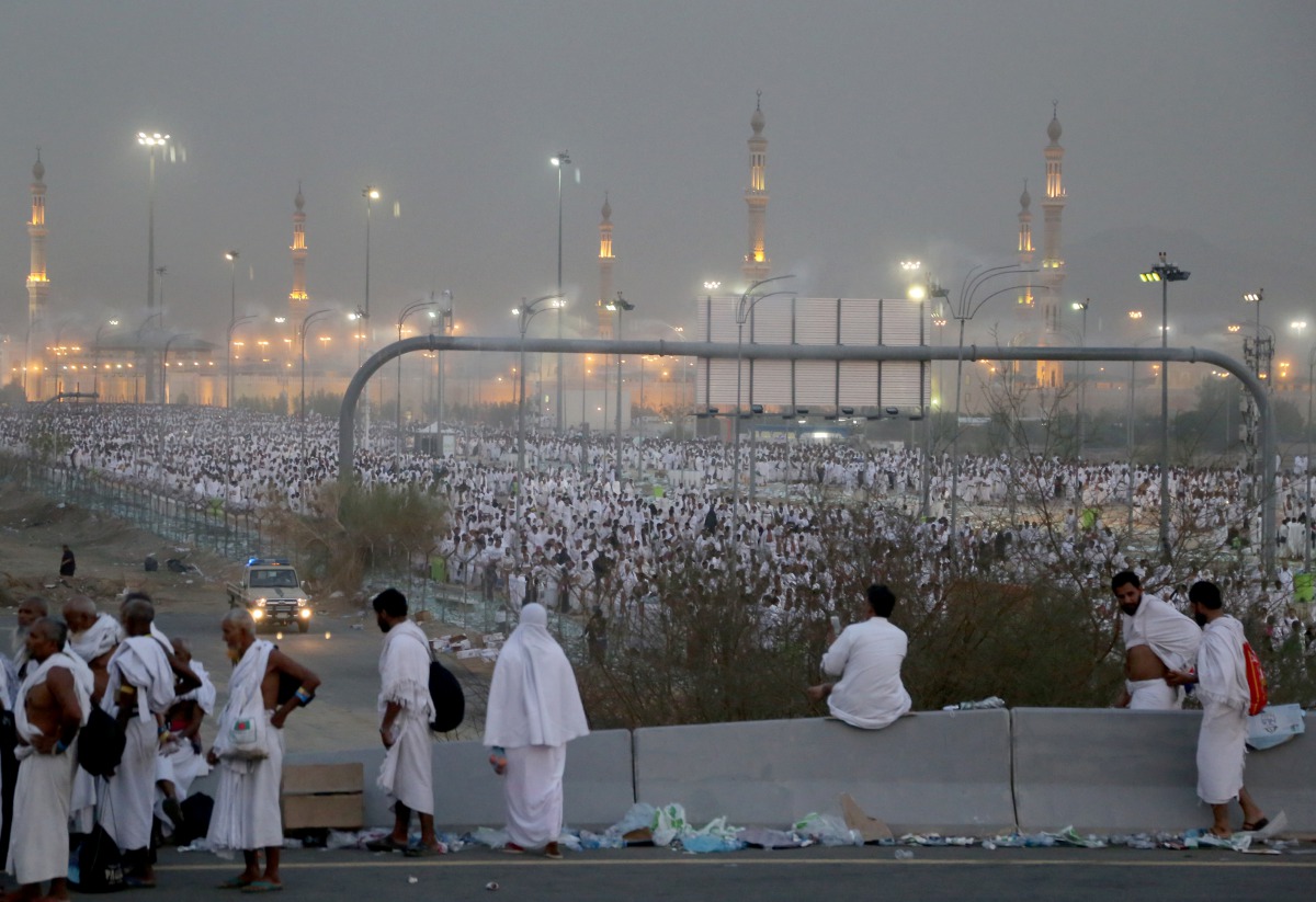 Over two millions of Muslim prospective pilgrims head to Muzdalifah after they performed Waqfa prayer in Mecca, Saudi Arabia on August 31, 2017. (Ramazan Turgut/Anadolu Agency)