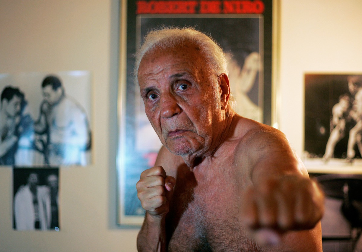 Former middleweight boxing champion Jake LaMotta poses in New York October 28, 2009. LaMotta learned to fight with an ice pick in his hand in a Bronx schoolyard, battering all the way in later life to a world middleweight title in an era of 15-round fight