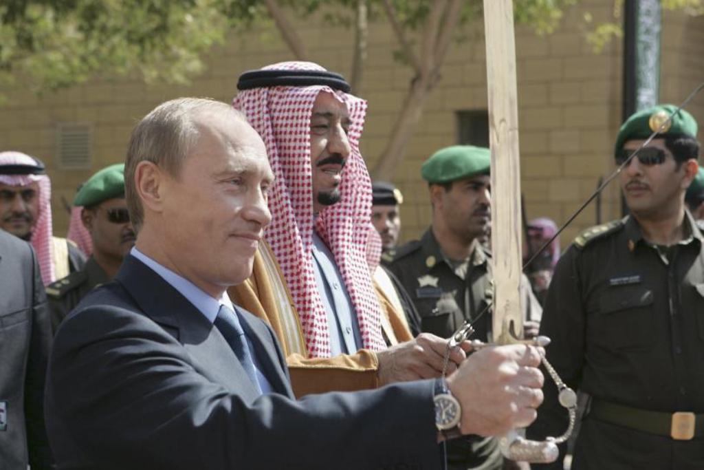 (FILE) Russian President Vladimir Putin and Prince Salman bin Abdul Aziz, then governor of Riyadh and now king of Saudi Arabia, hold swords on a visit to King Abdul Aziz Historical Center in Riyadh in 2007. Photo: Reuters/Itar-Tass