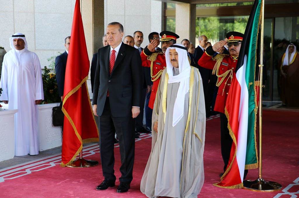 President of Turkey Recep Tayyip Erdogan is welcomed by Kuwaiti Emir Sabah al-Ahmad al-Jaber al-Sabah at Bayan Palace in Hawally, Kuwait on November 14, 2017. Kayhan Özer - AA
