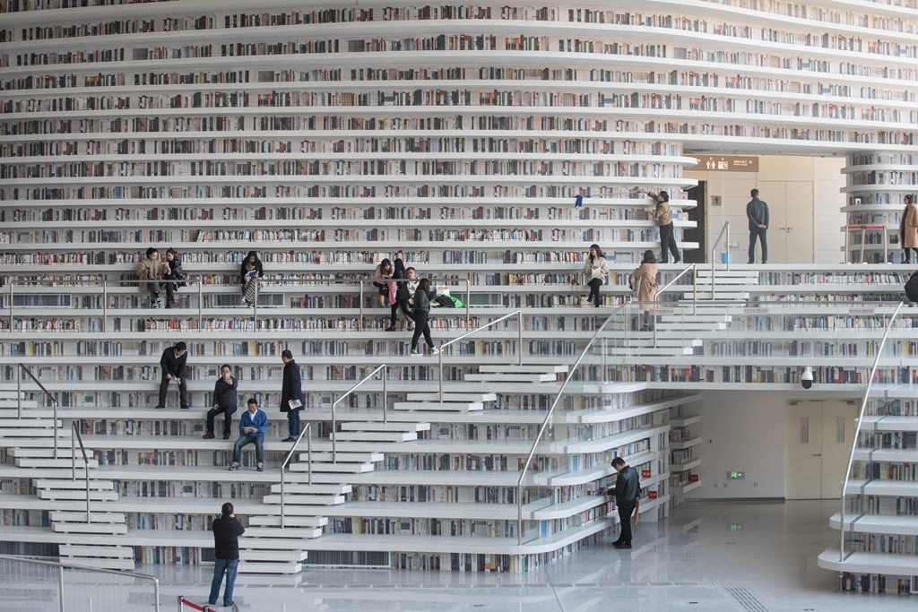 This picture taken on November 14, 2017 shows people visiting the Tianjin Binhai Library. AFP / Fred Dufour 