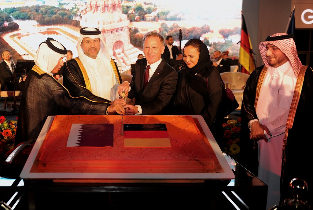 HE Sheikh Ahmed bin Jassim bin Mohammed Al -Thani, (second left) Minister of Economy and Commerce of Qatar and Minister of State for Foreign Affairs H E Soltan bin Saad Al-Muraikhi (left) cutting a cake with Hans-Udo Muzel, (third left) German Ambassador 