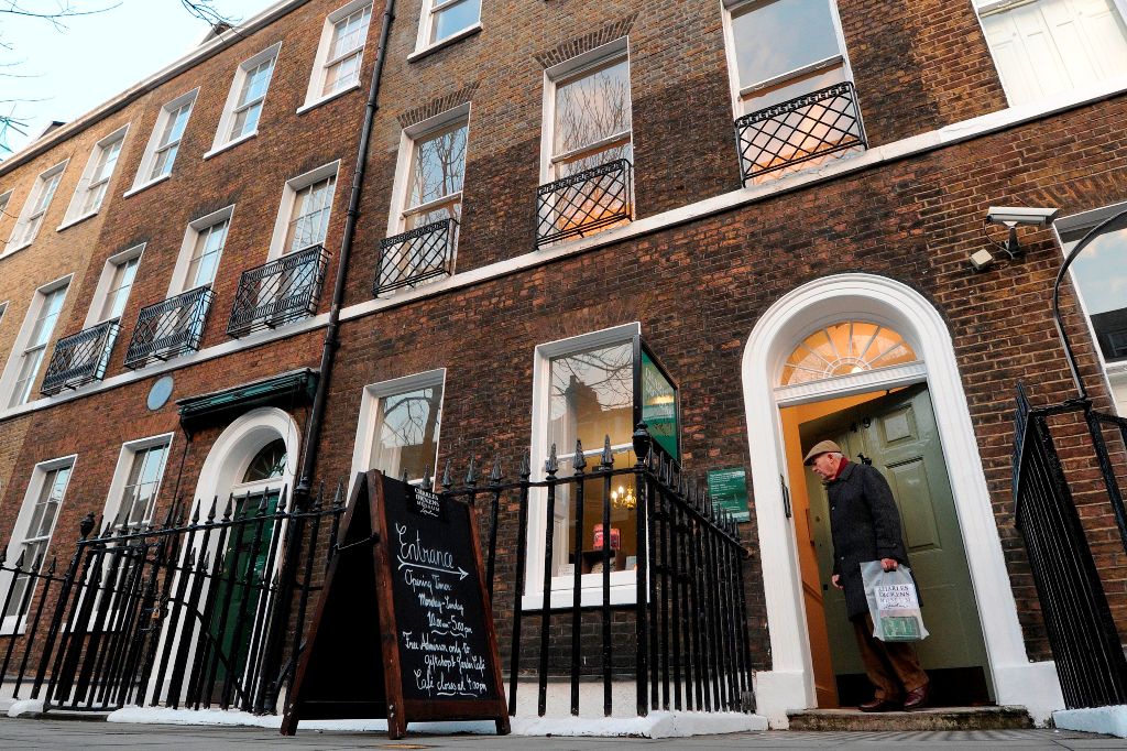 (FILES) This file photo taken on February 06, 2012 shows a general view shows a man exiting the Charles Dickens Museum based in a house where the British novelist lived in central London on February 6, 2012. AFP / Carl COURT
