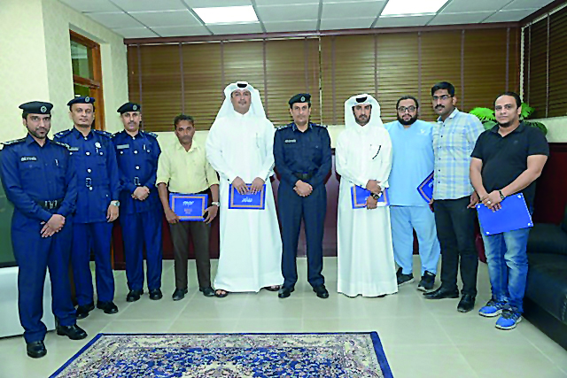 Brig. Abdul Aziz bin Jassim Al Thani, Director of Traffic Patrolling & Investigation Department, and other officers with people who were honoured in recognition of their efforts in cooperation with investigations.