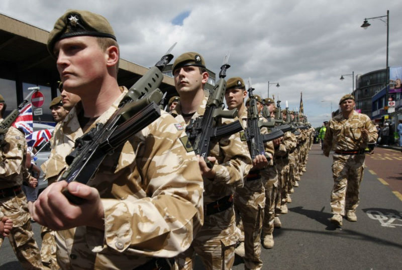 British Army soldiers of the 1st Battalion 