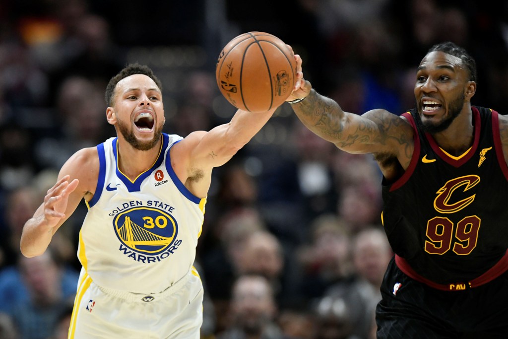 Golden State Warriors guard Stephen Curry (30) and Cleveland Cavaliers forward Jae Crowder (99) chase a loose ball in the second quarter at Quicken Loans Arena. David Richard