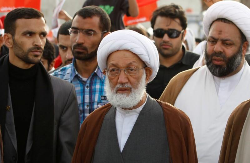 FILE PHOTO: Bahrain's leading Shi'ite cleric Sheikh Isa Qassim takes part in an anti-government rally in Budaiya, west of Manama, Bahrai March 9, 2012. Reuters/Hamad I Mohammed