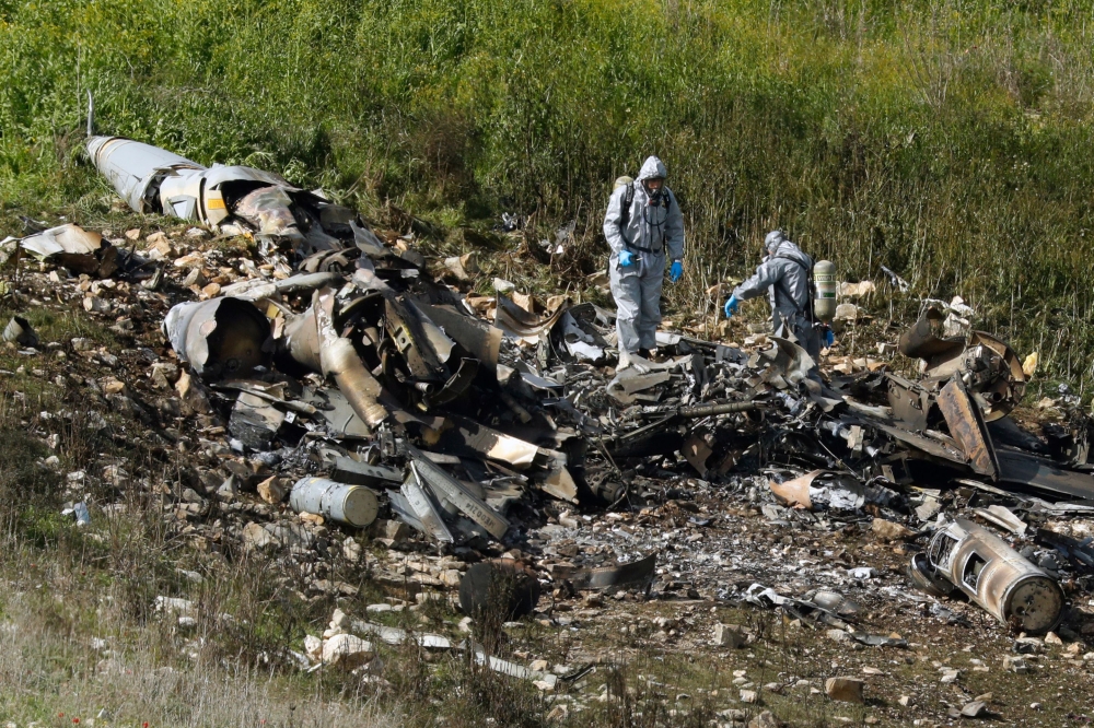 :A picture taken in the northern Israeli Kibbutz of Harduf on February 10, 2018, shows the remains of an Israel F-16 that crashed after coming under fire by Syrian air defences during attacks against 