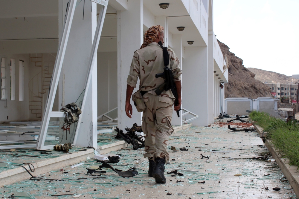 A fighter from the separatist Southern Transitional Council gathers on February 25, 2018, at the site of two suicide car bombings in the southern Yemeni port of Aden. AFP / SALEH AL-OBEIDI