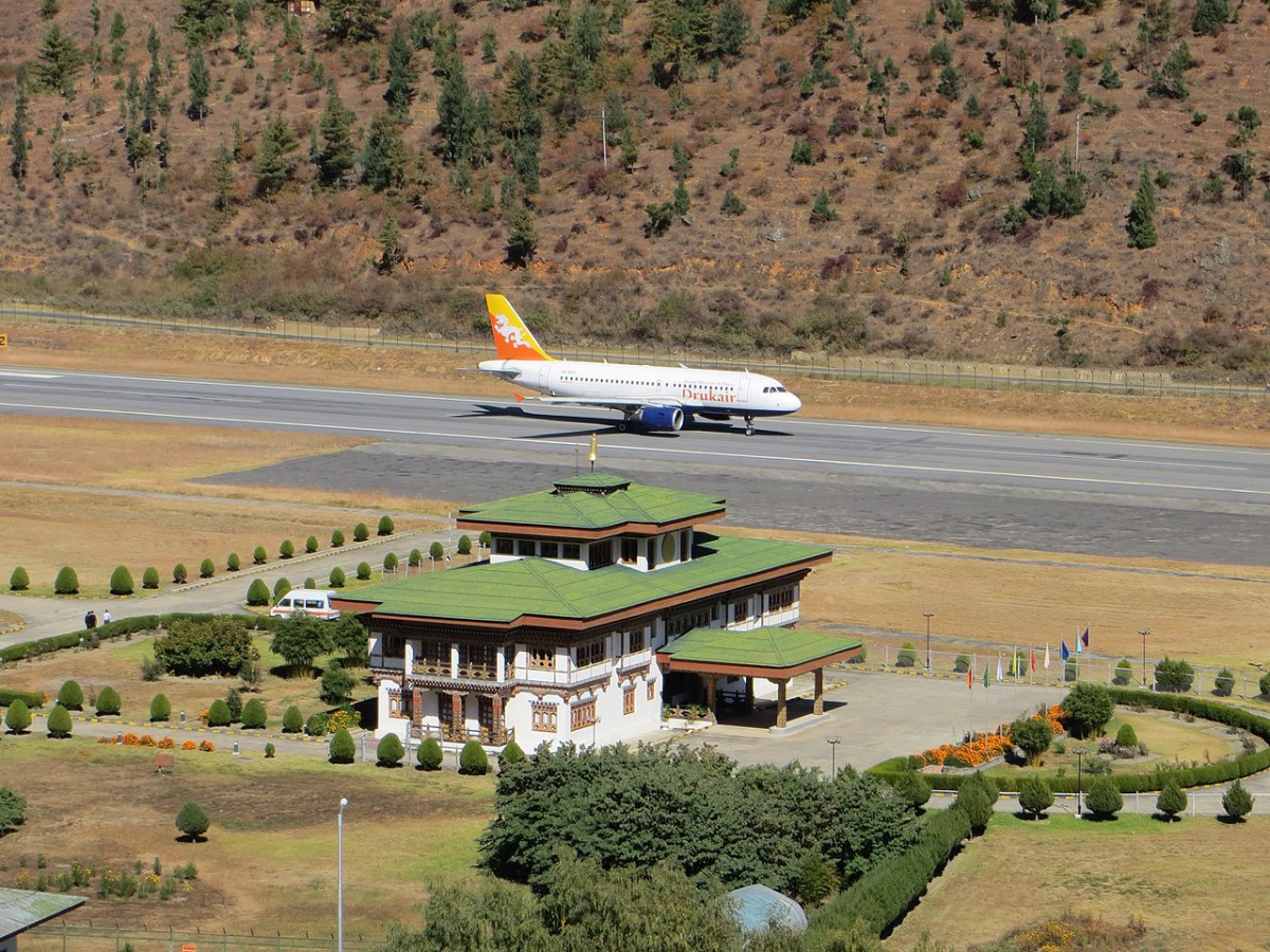 A Druk Air Airbus A319 in Paro Airport, Bhutan (Doug Knuth / flickr.com / CC BY-SA 2.0)