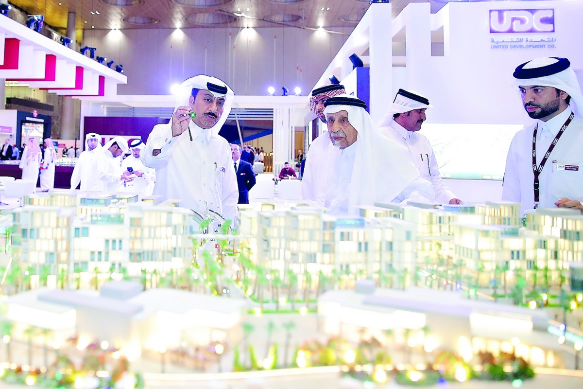 A UDC official explaining the Gewan Island project at Cityscape Qatar.