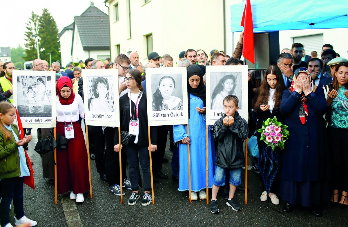 People pray during a silent remembrance commemorating the 25th anniversary of an arson attack killing two Turkish women and three girls by right-wing extremists in Solingen, Germany, May 29, 2018. Reuters/Thilo Schmuelgen