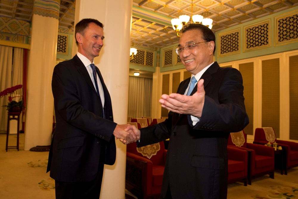 Chinese Premier Li Keqiang shakes hands with Britain's Foreign Minister Jeremy Hunt before a meeting at the Zhongnanhai leadership compound in Beijing, China, July 30, 2018. Ng Han Guan/Pool via Reuters