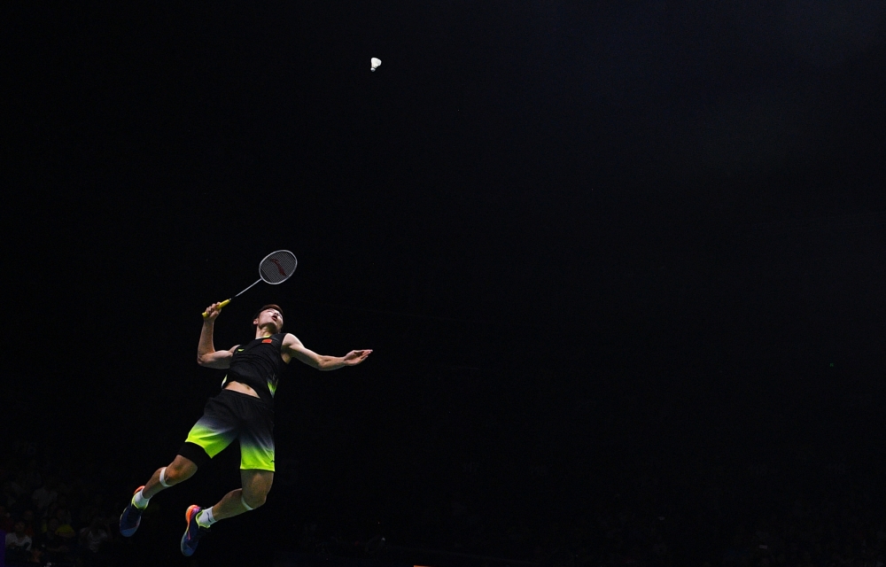 Shi Yuqi of China hits a shot against Chen long of China in their men's singles semi-final match during the badminton World Championships in Nanjing, Jiangsu province on August 4, 2018. / AFP / Johannes EISELE