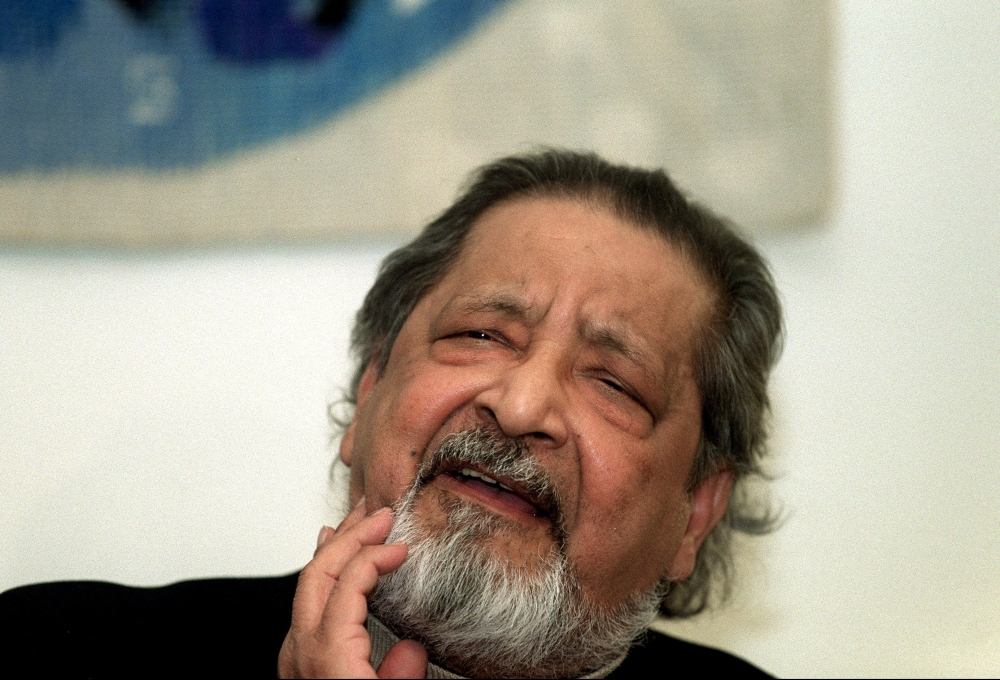 VS Naipaul giving a press conference upon his arrival to Arlanda Airport, in Stockholm, Sweden a few days prior to the Nobel prize award ceremony in this photo taken on December 6 2001. AFP / TT News Agency / Maja Suslin