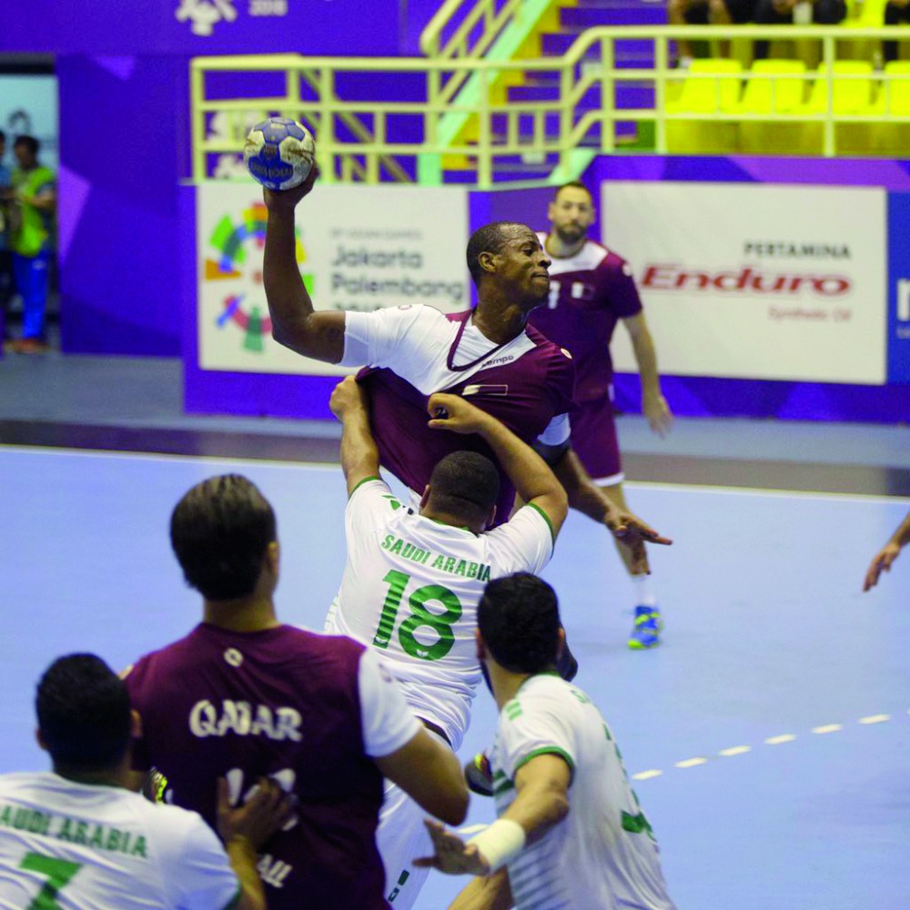 Qatar’s Rafael Capote tries to score a goal against Saudi Arabia during the men’s handball Group 1 match of the main round at the 2018 Asian Games in Jakarta, Indonesia yesterday.