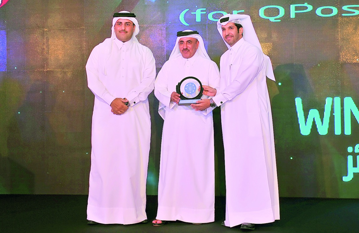 Minister of Transport and Communications H E Jassim bin Saif Al Sulaiti presenting an award at the Qatar IT Business Awards 2018, yesterday.  Pic: Baher Amin / The Peninsula