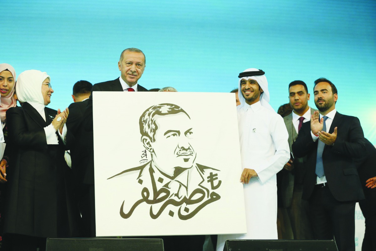 Qatari artist, Ahmed Al Maadheed, presenting a portrait to President of Turkey, Recep Tayyip Erdogan, in Ankara. Atilla Kurucayirli can be seen standing at extreme right. 