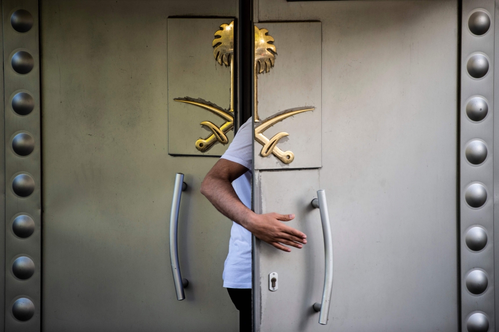 A Saudi official enters the door of the Saudi consulate in Istanbul on October 7, 2018.  AFP 