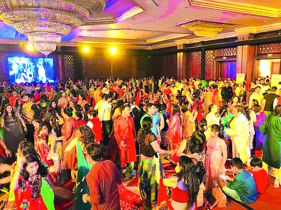 People enjoying Dandiya Night with RJs.