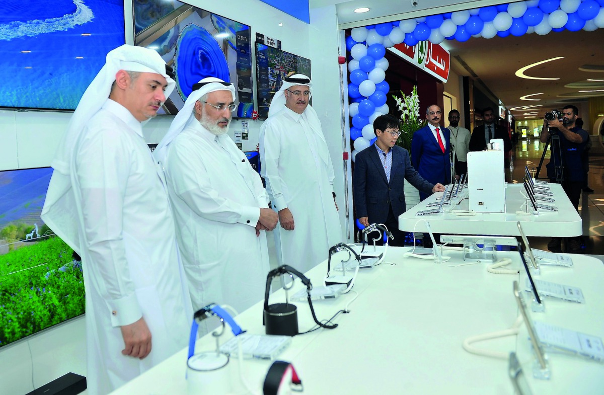 Nabil Abu Issa, Vice Chairman of Abu Issa Holding, Andrew Shin, President of Samsung Gulf Electronics, Sheikh Nasser bin Hamad Al Thani, Chairman of HBK Holdings, and Ashraf Abu Issa, Chairman of Abu Issa Holdings, with other officials during the opening 