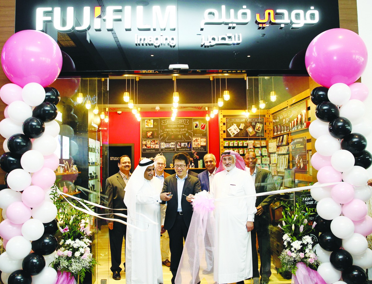 Techno Blue (A HBK Group Company) and Fujifilm Corporation Japan, celebrated the opening of their new trendy Digital Imaging Service outlet at Doha Festival City yesterday. Sheikh Ali bin Hamad Al Thani, Vice-Chairman of Techno Blue; Jun Higuchi, the Mana