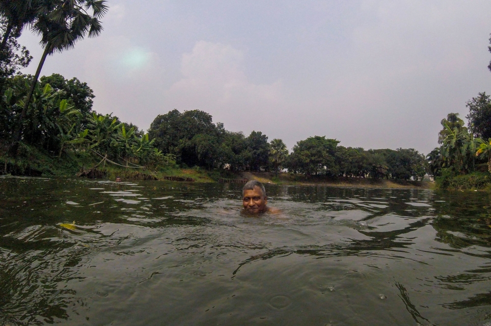 In this photograph taken on October 4, 2018, Bangladeshi swimmer Kshitindra Baisya swims in a lake in Dhaka. AFP / Munir Uz Zaman 