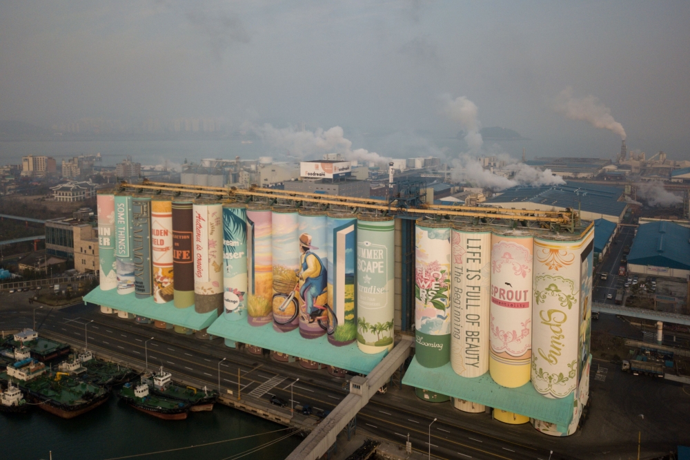 A mural listed by the Guinness World Records as the largest in the world is displayed on a grain silo in Incheon port, west of Seoul on December 19, 2018.  AFP / Ed Jones 