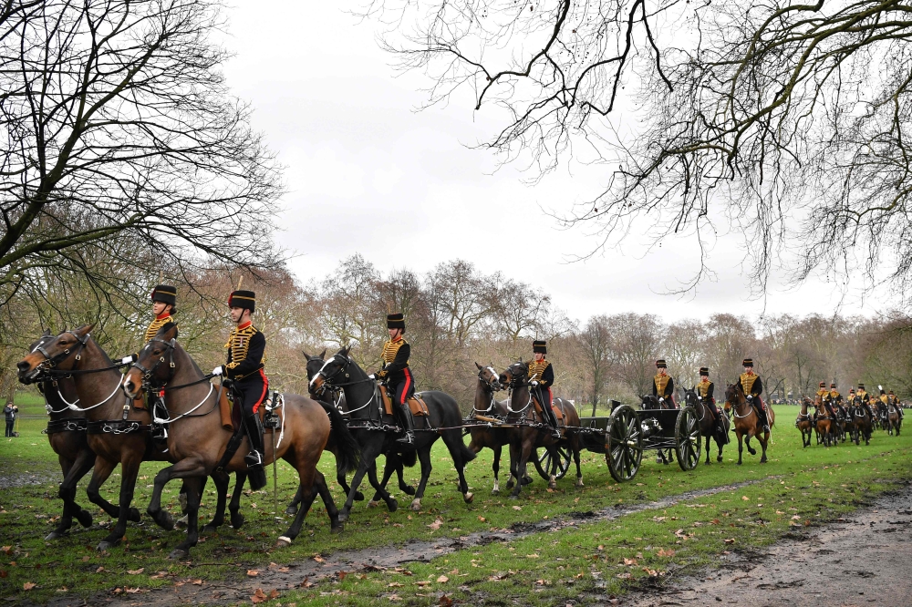 Members of the King's Troop Royal Horse Artillery stage a 41 gun salute to mark the 67th anniversary of Queen Elizabeth II's ascension to the Throne in Green Park, Central London on February 6, 2019.  AFP / Ben Stansall 