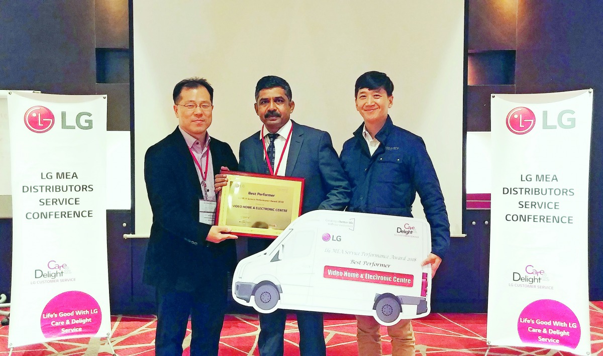 Sanghyeon Park (left), President LG - MEA Service, and Brian Kwon (right), Director LG - ME Service, handing over the award to Shanmugha, Service Head at Video Home & Electronic Centre.