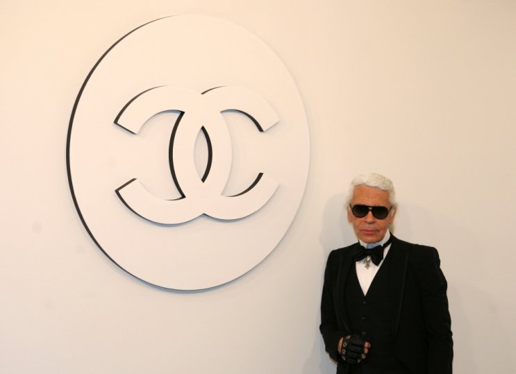 File photo of Karl Lagerfeld arrives for the Chanel 2007/2008 collection fashion show in central London, December 6, 2007. REUTERS/Stephen Hird/File Photo