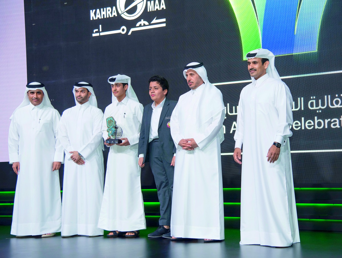 The Prime Minister and Interior Minister H E Sheikh Abdullah bin Nasser bin Khalifa Al Thani with other officials and winners of various contests during the event marking the  seventh anniversary of ‘Tarsheed’ at Sheraton Doha. 