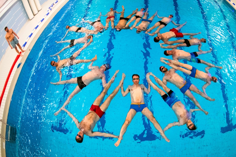 Members of the Stockholm Simkonst Herr (Stockholm Men's Artistic Swimming) synchronised swimming team take part in a training session on May 15, 2019 at a swimming pool in Stockholm. AFP / Jonathan Nackstrand 