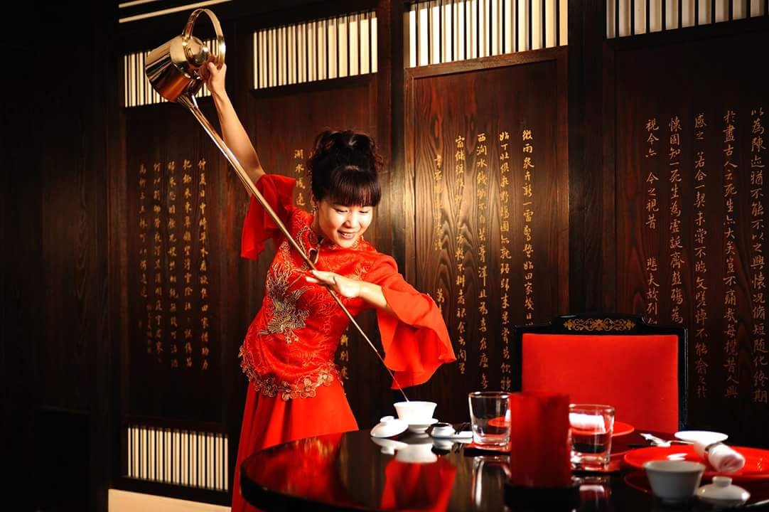 A performance of tea sommelier at Shanghai Club. 