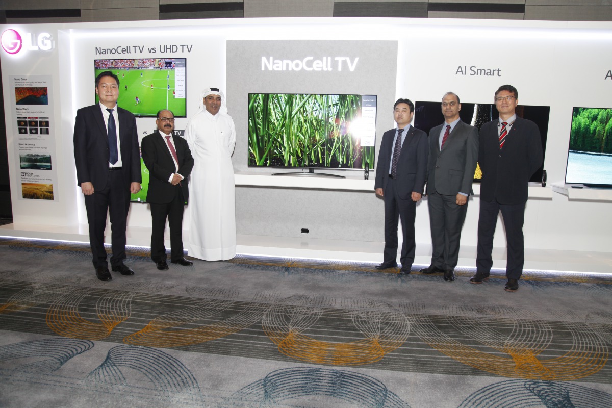 Sajed Jassim Mohammed Sulaiman, Vice-Chairman & Managing Director, Jumbo Electronics;  C V Rappai, Director & CEO; Rohit Pandit, COO; and Hongju Jeon, President, LG Electronics Gulf; with other officials during the launch.