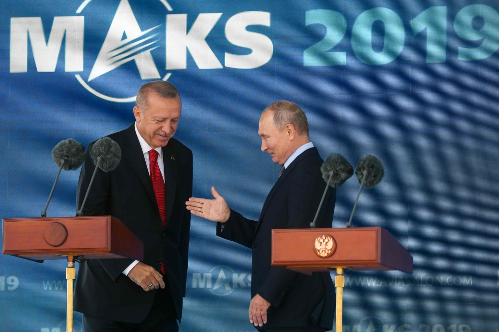 Russian President Vladimir Putin (R) and his Turkish counterpart Recep Tayyip Erdogan prepare to deliver a speech on stage during the MAKS-2019 International Aviation and Space Salon opening ceremony in Zhukovsky outside Moscow on August 27, 2019. / AFP /