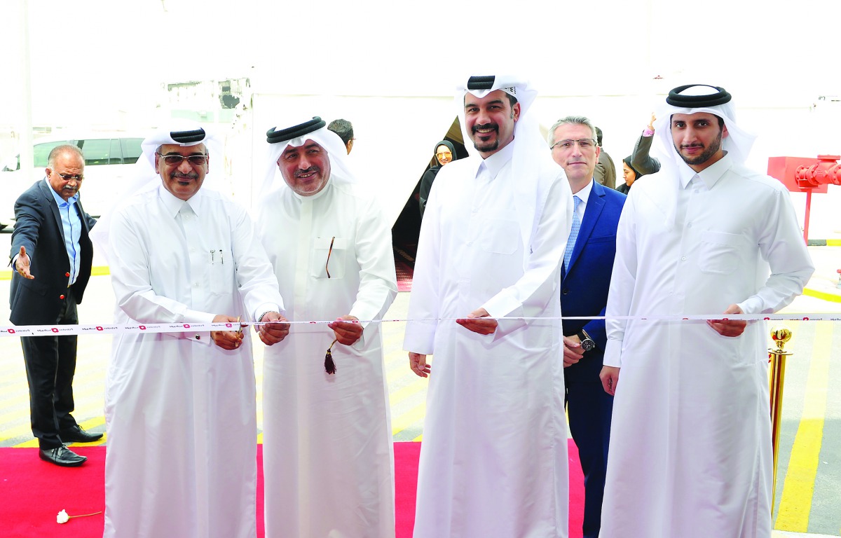 Misfer Al Bidaiwi(left), Vice-President, Qatar Shell GTL; with Saleh Al Jaidah (second left), Director, Petrotec; inaugurating  the Dry Gas Seal Repair and Testing Centre, a joint venture of Petrotec and Flowserve. Abdul Aziz Al Ansari, Head of Tawteen; J