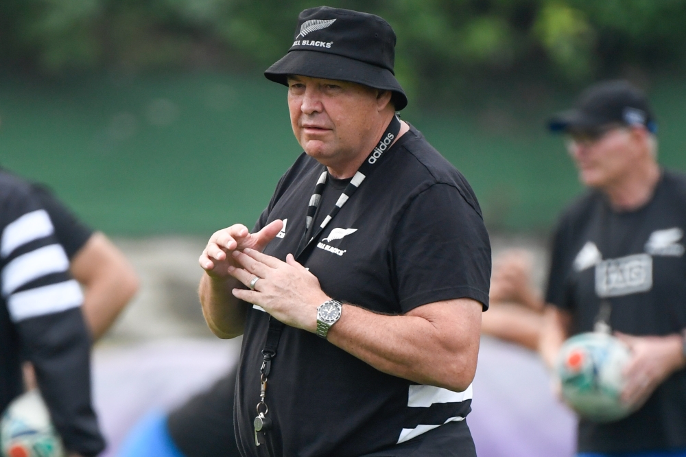 New Zealand's head coach Steve Hansen gestures during a team training session in Beppu on September 28, 2019, during the Japan 2019 Rugby World Cup. / AFP / Christophe SIMON