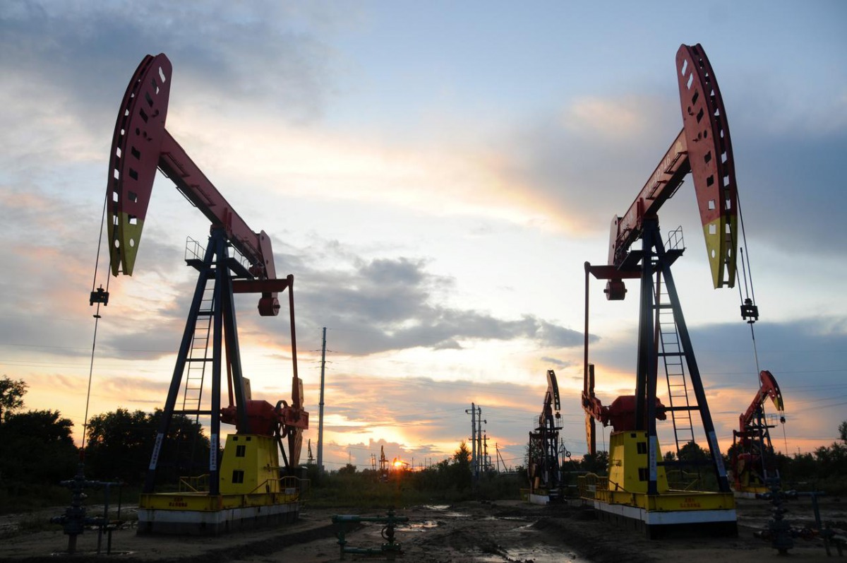 Pumpjacks are seen during sunset at the Daqing oil field in Heilongjiang province, China August 22, 2019. Reuters/Stringer