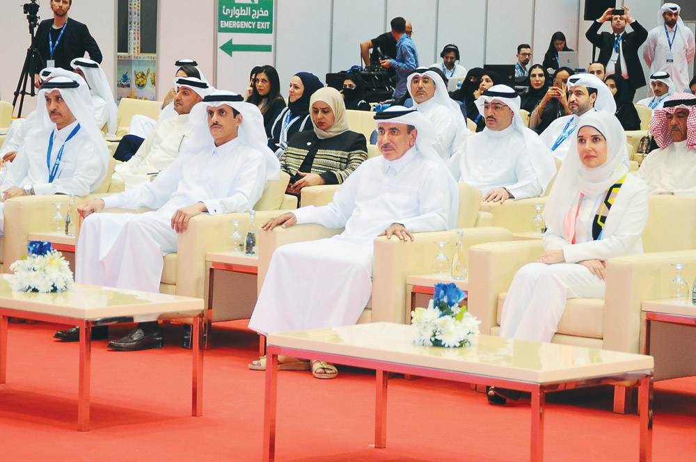 Minister of Transport and Communications, H E Jassim bin Saif Al Sulaiti; Minister of Public Works of Kuwait, H E Dr. Jenan Bushehri; Sheikh Dr. Khalid bin Thani bin Abdullah Al Thani, QIIB Chairman and Managing Director, and other dignitaries at the even