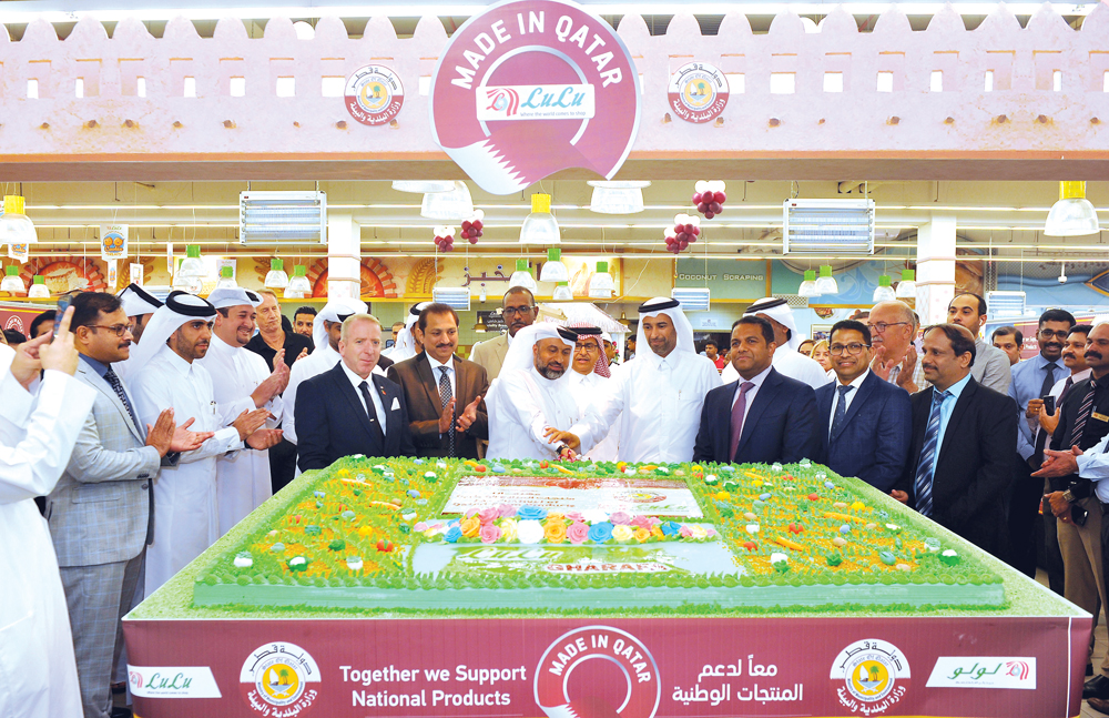 The Assistant Undersecretary for Agriculture Affairs & Fisheries at the MME, Sheikh Dr. Faleh bin Nasser Al Thani (centre right), and Yusuf Khalid Al Khulaifi, Director of Agriculture Affairs, cutting a cake with Mohamed Althaf, Director of Lulu Hypermark