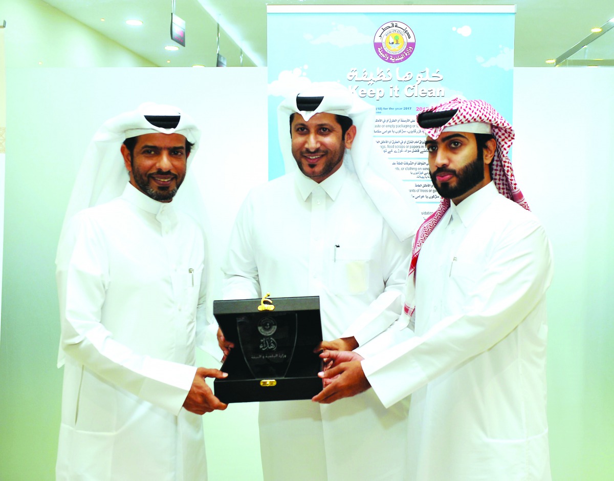 Director of General Cleanliness Department at MME, Muqbil Madhour Al Shammari (centre); Director of Government Services Complexes, Muslim Mohamad Al Rashidi (left); Assistant Director of Government Services Complexes, Nasser Al Subaie, during the launch o