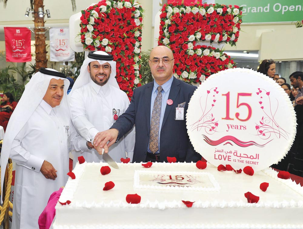 Khalid Al Emadi (centre), Chief Executive Officer of Al-Ahli Hospital; Jamal Saleh Hammad (right), Deputy CEO of Al-Ahli Hospital, and Dr. Abdulazeem Abdul Wahab, Medical Director of Al-Ahli Hospital, during the cake cutting ceremony to celebrate the 15th