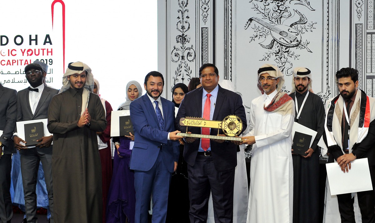 The Minister of Culture and Sports, H E Salah bin Ghanem Al Ali, with Minister of Youth and Sports of the Republic of Bangladesh, Zahid Rasool; Islamic Cooperation Youth Forum (ICYF) President, Taha Ayhan, and other officials and award winners at the fina