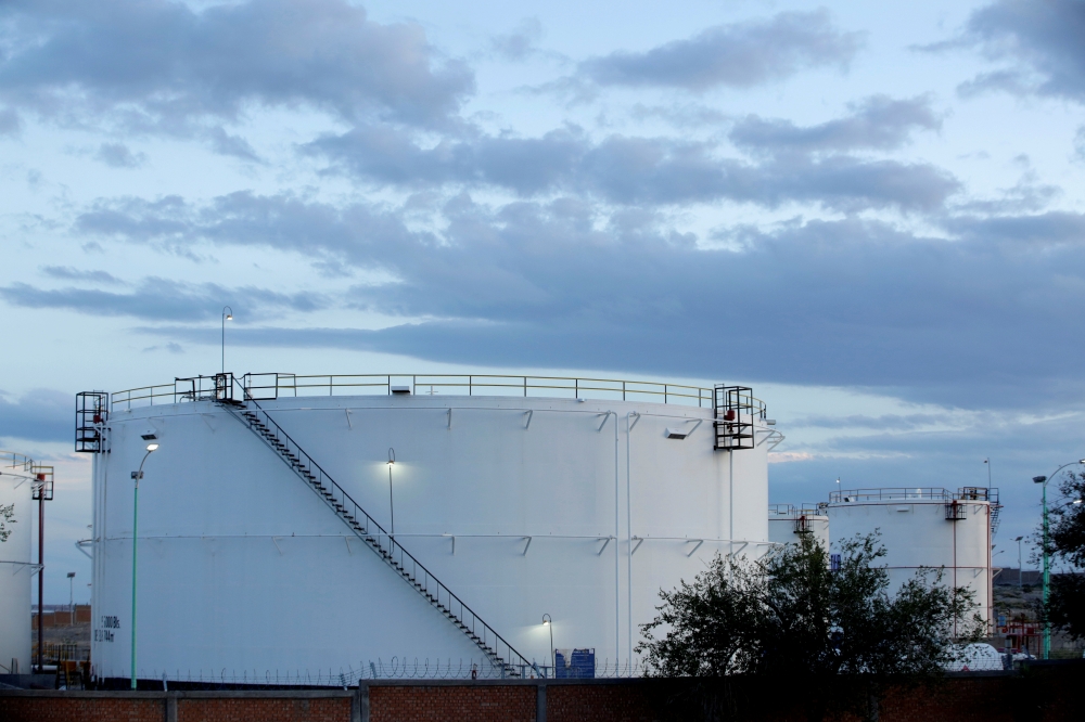 Tanks holding fuel of state-owned company Petroleos Mexicanos, PEMEX, are seen at a storage facility, in Ciudad Juarez, Mexico October 4, 2017. Reuters/Jose Luis Gonzalez