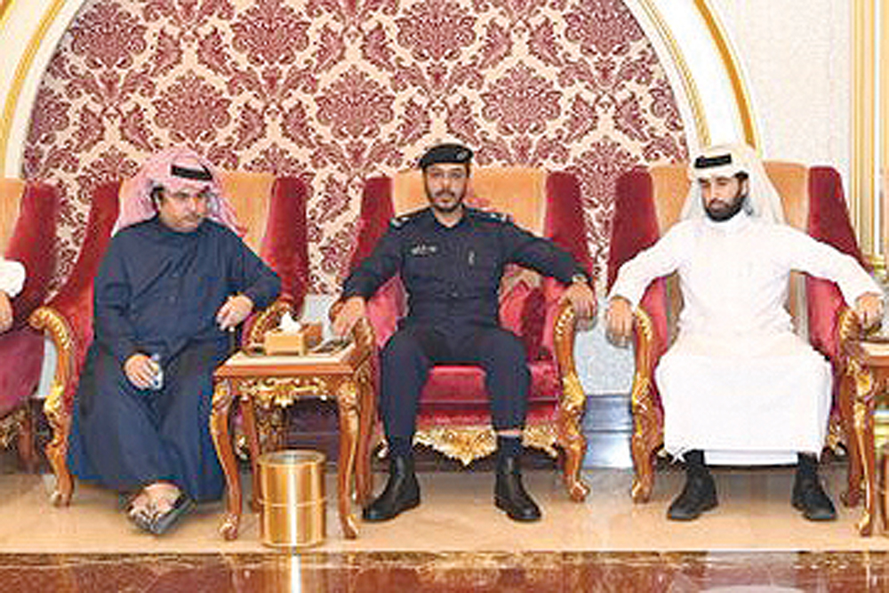 CMC member for Constituency No. 16, Mohamed Saleh Al Khayarin (left), with an Officer from the General Directorate of Traffic, Hamed Salim Nahab (centre), and an Ashghal official during a meeting at a private Majlis at Beni Hajir.