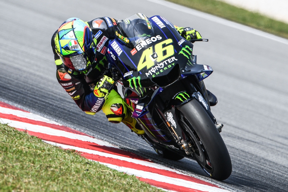 Monster Energy Yamaha's Italian rider Valentino Rossi steers through a corner during the second day of the pre-season MotoGP winter test at the Sepang International Circuit in Sepang on February 8, 2020. / AFP / Mohd RASFAN