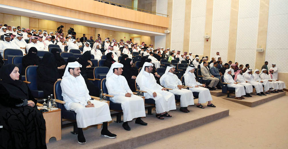 Officials from the Ministries of Interior and Education, and school students attending the seminar.